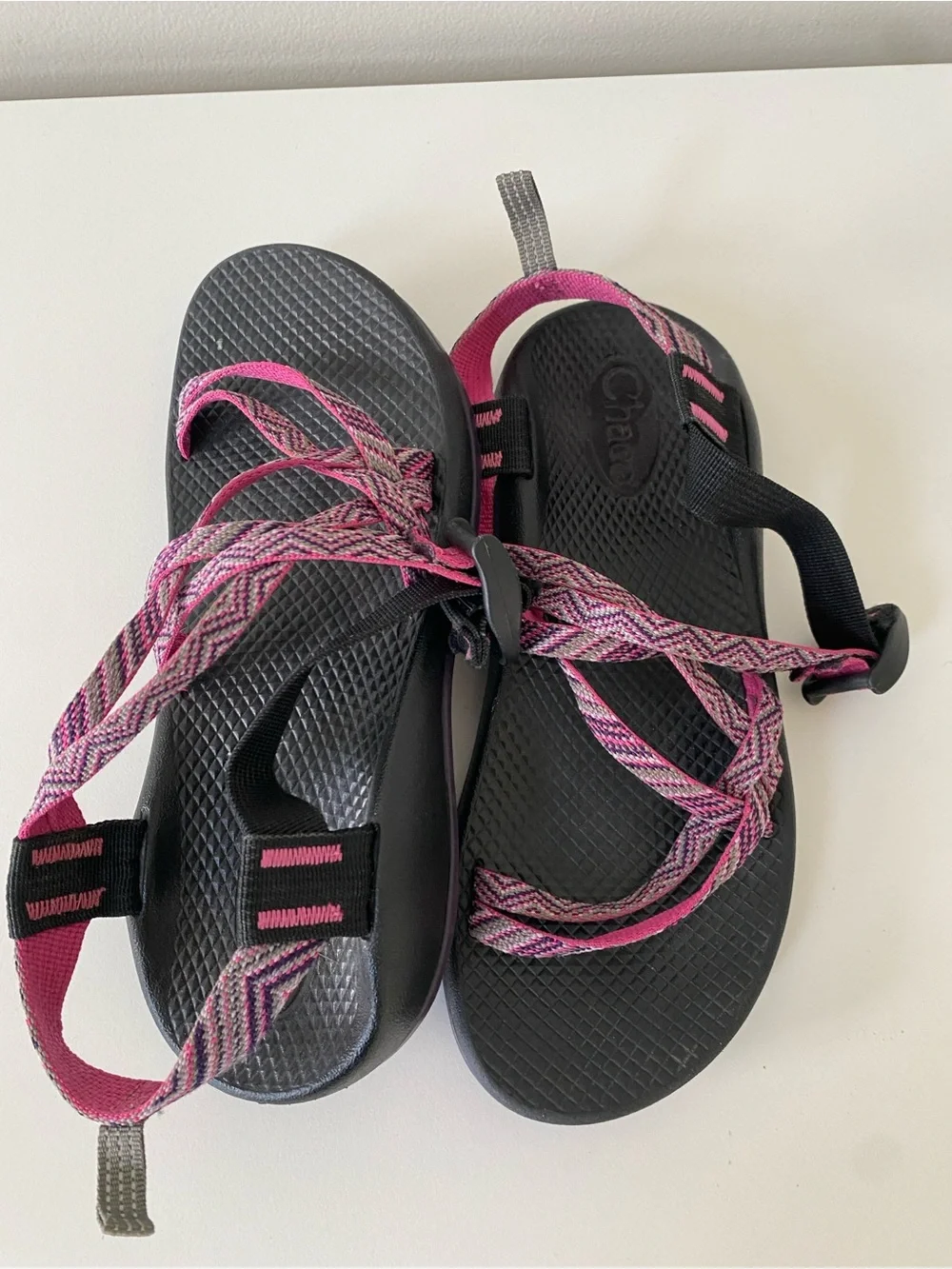 Chaco Kids ZX/2 Classic sandals in a fuchsia purple pattern SZ 5